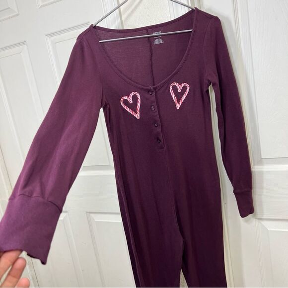PINK Victoria’s Secret Candy Cane Heart Onesie Pajama Burgundy Christmas Size S - Picture 9 of 11